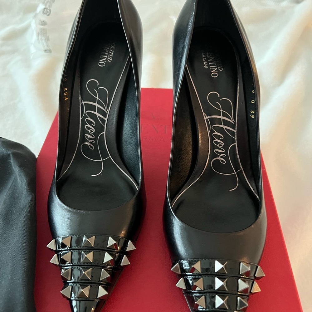 NEW Valentino Black Pumps Studded Heels size 8.5
